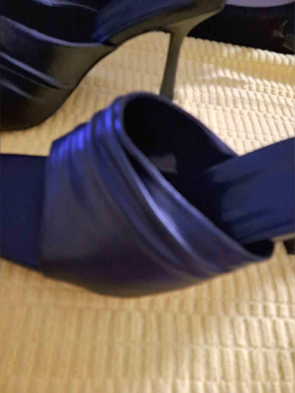 H by HALSTON HEELS size 8.5 BRAND NEW 4